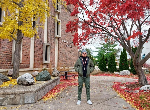 Andre in front of Rood Hall at WMU