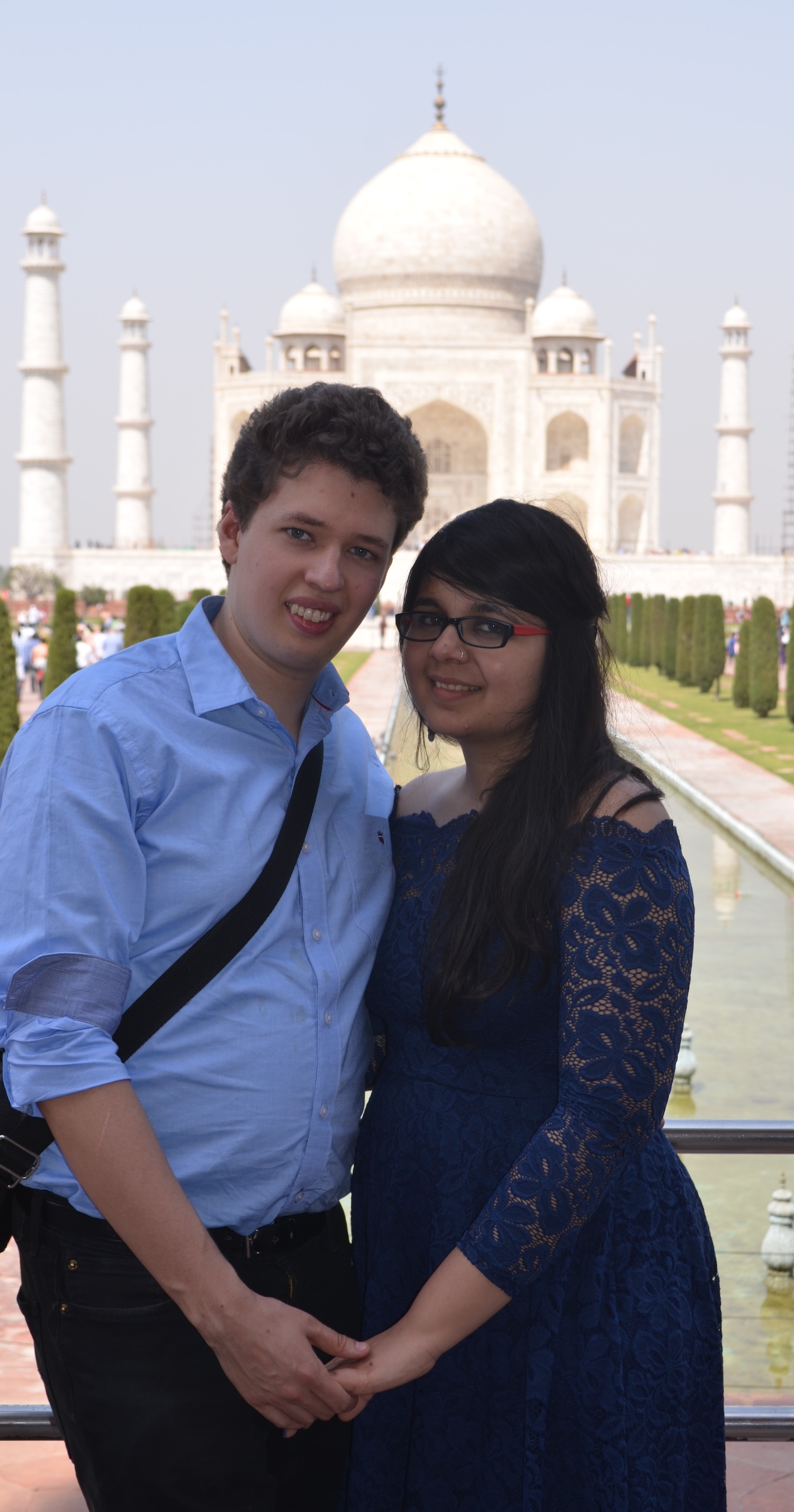 Ayesha and Ken in front of Taj Mahal